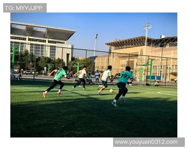 中工网评｜“职超”：足球的高兴与劳作的热情相互交织